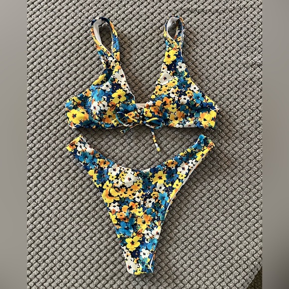 SHEIN Floral Bathing Suit - Picture 4 of 9